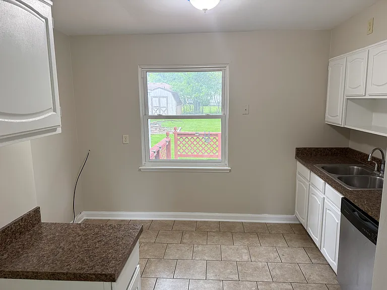 9047 Newkirk Dr — Photo 22