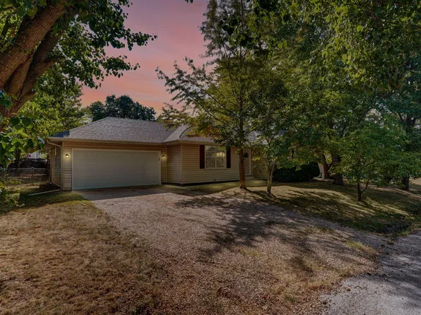 520 Johnson Avenue, Sparta, MO 65753