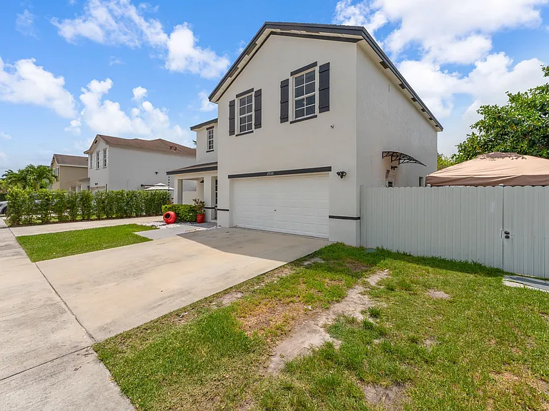 29310 SW 143rd Pl — Photo 2