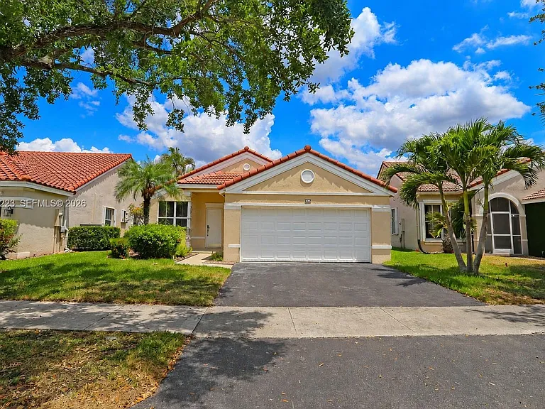 873 Sand Creek Cir — Photo 2