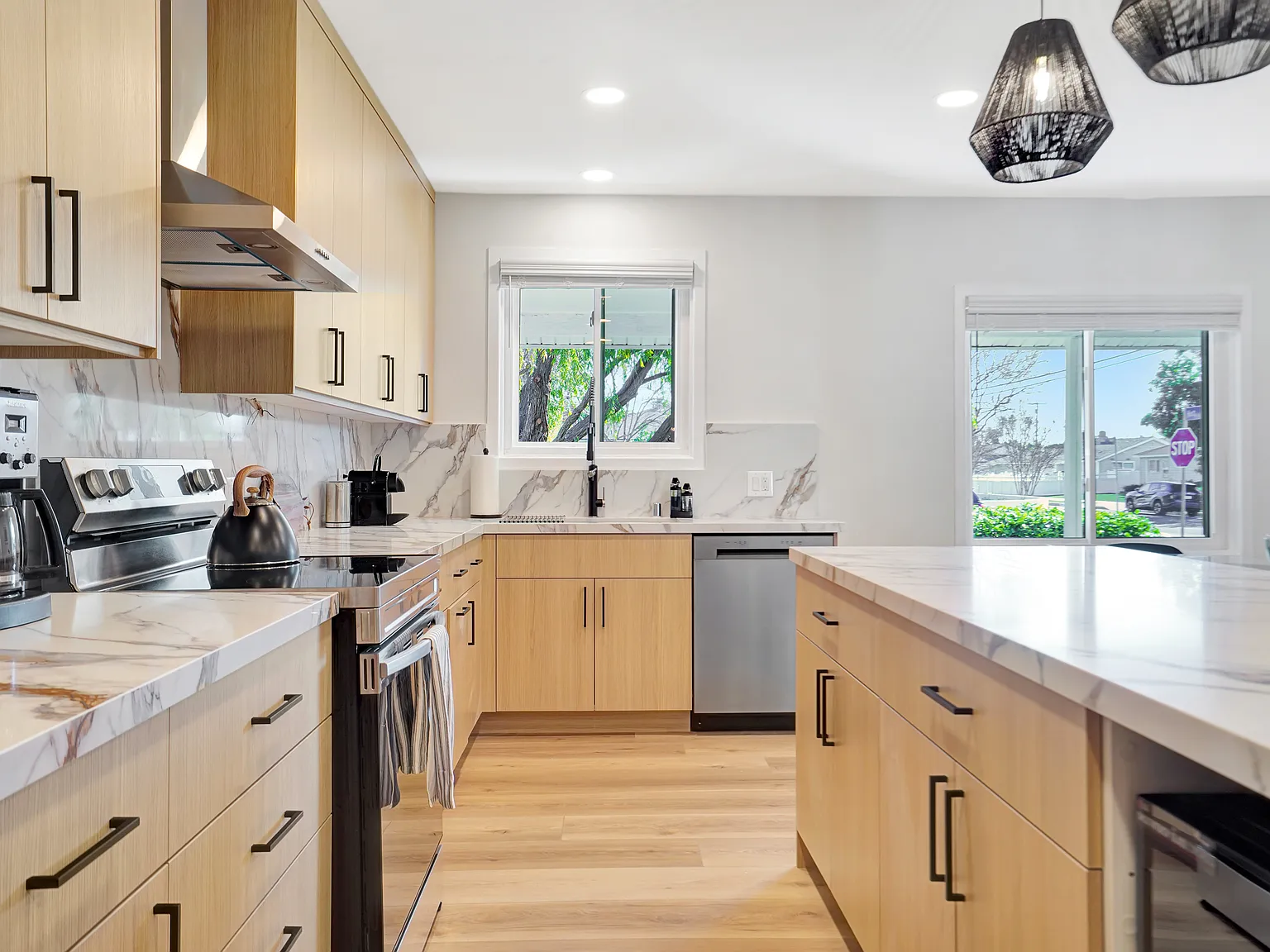 3 bed, 1296 sqft, $7,000 — Photo 1