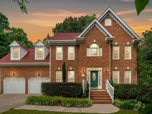1000 S Knoll Ct, Raleigh, NC 27603