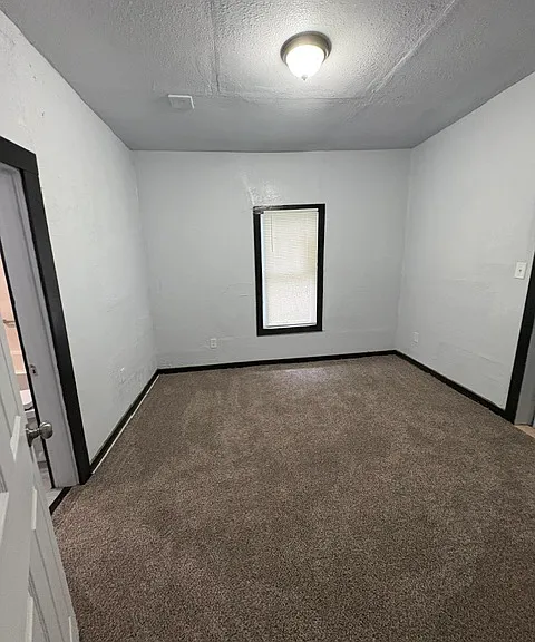 904 SW G Ave — Photo 7