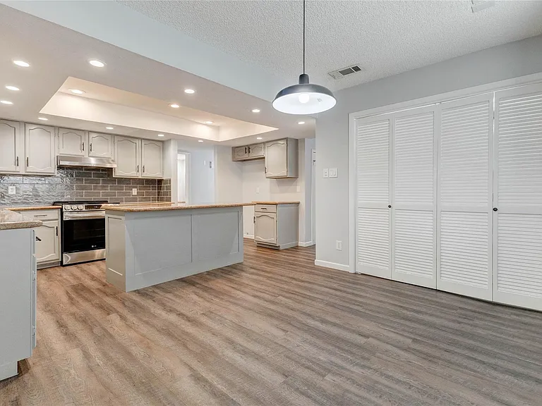 9614 Charter Ridge Dr — Photo 7