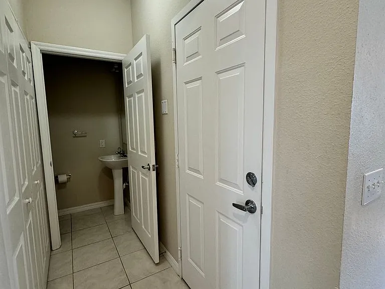 7750 Plantation Cir — Photo 17
