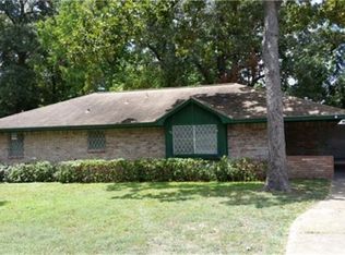 2221 N Thompson St, Conroe, TX 77303