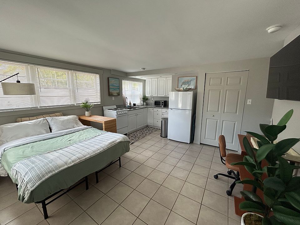 1st image of 421 11th Ave NE #2