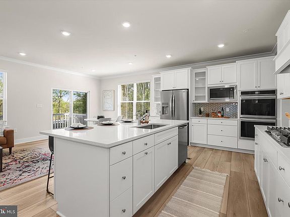 4th image of 11809 Summer Woods Pl