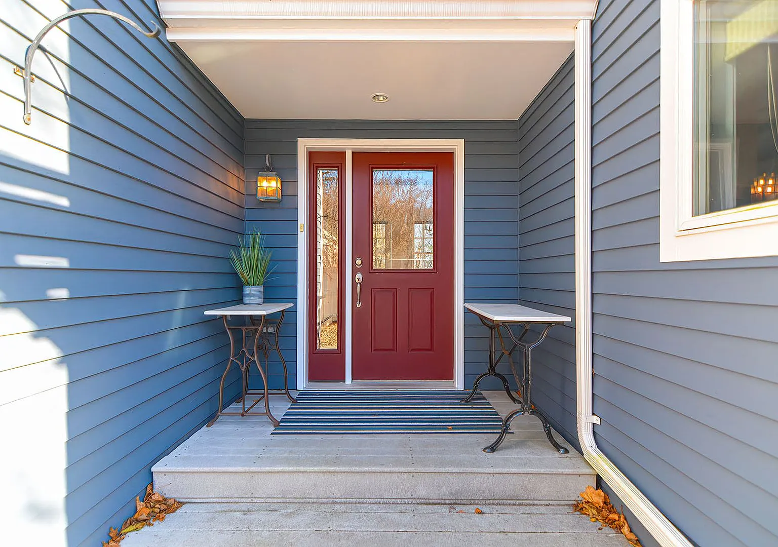 Year-round 3 bed/3.5 bath - Pet-Friendly! — Photo 3