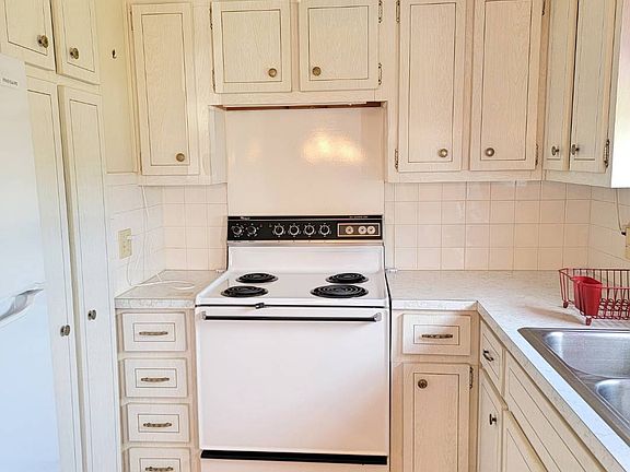 2nd image of 294 1st St E
