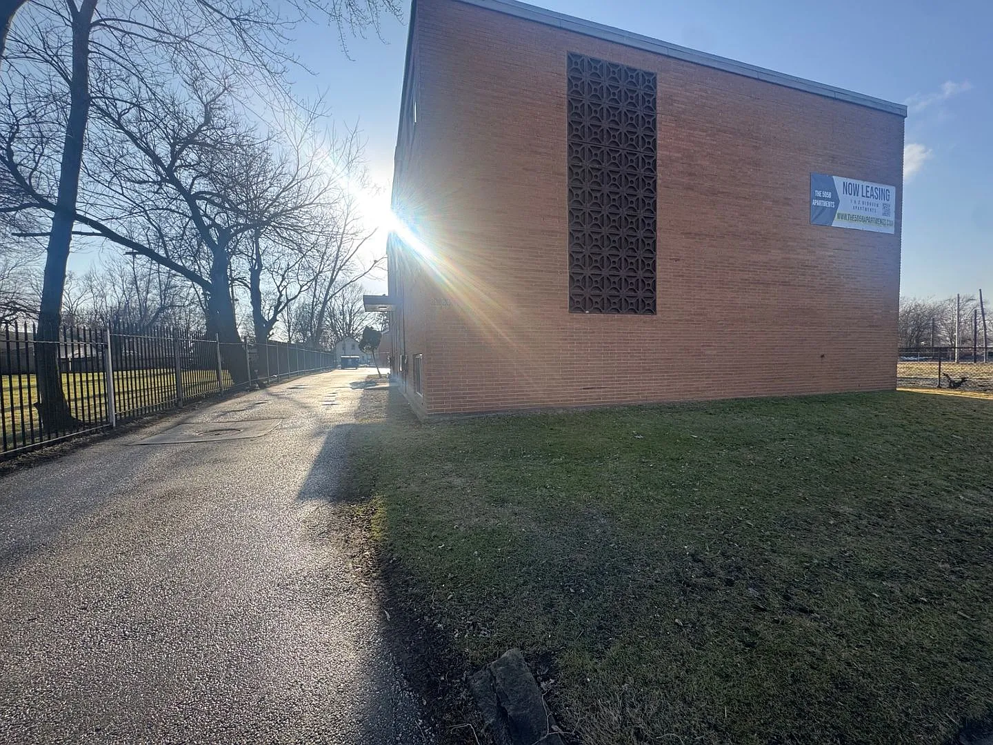 5058 Broadway — Photo 2