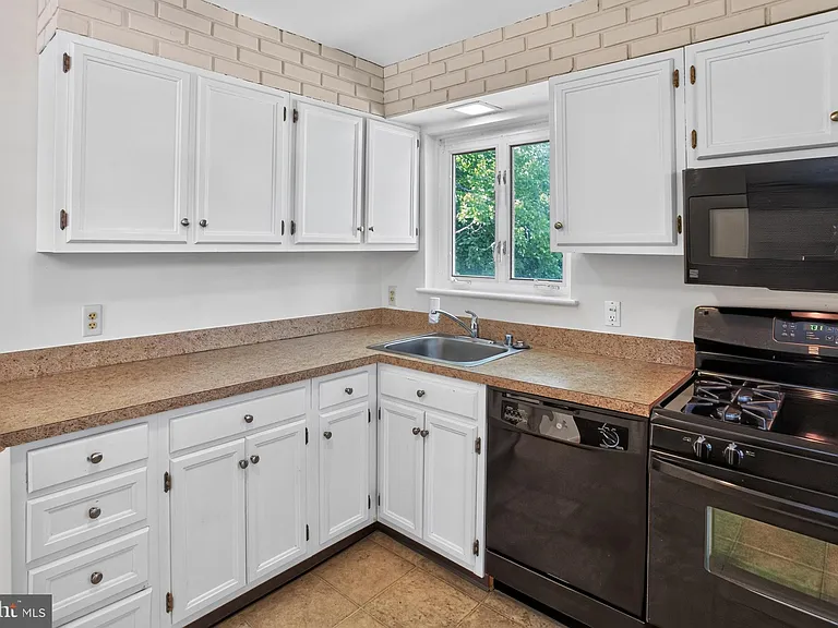 5915 Ryland Dr — Photo 9