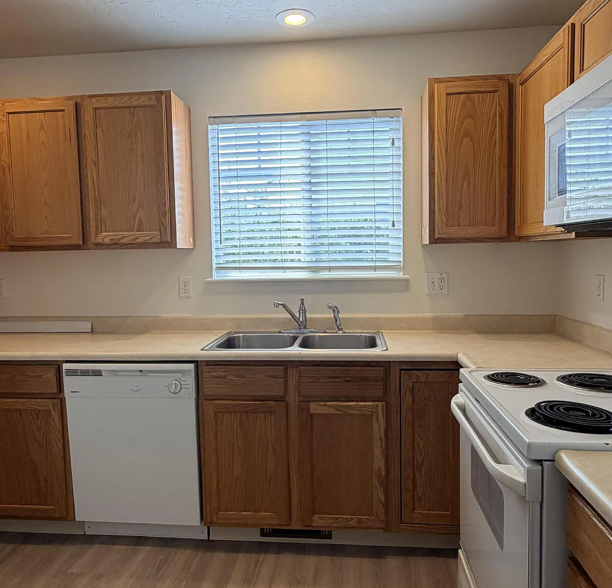 2 bed, 2.0 bath, 1059 sqft, $1,650 — Photo 3