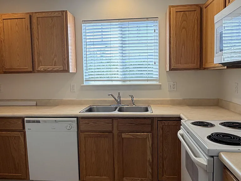 119 E King St — Photo 3