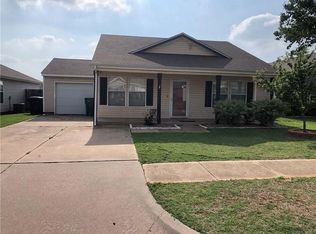 909 Periwinkle Dr, Yukon, OK 73099
