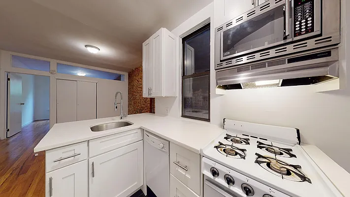 Rented by Bond New York | media 12