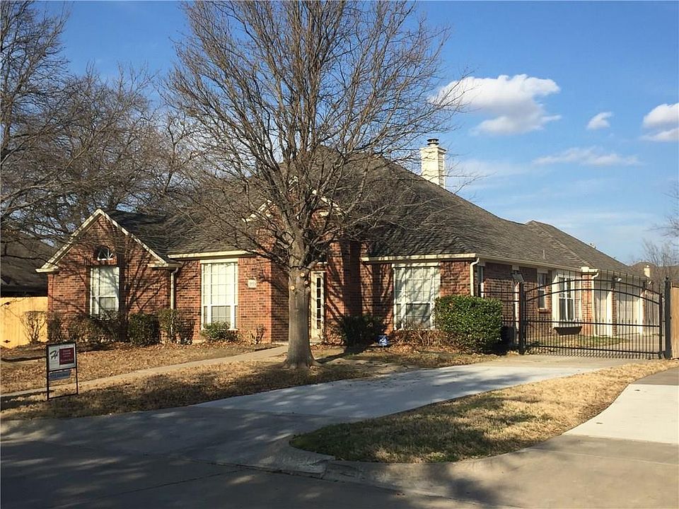 1st image of 2814 Saint Charles Dr