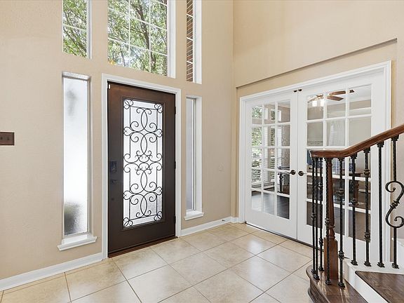 3rd image of 805 Highland Lakes Ct