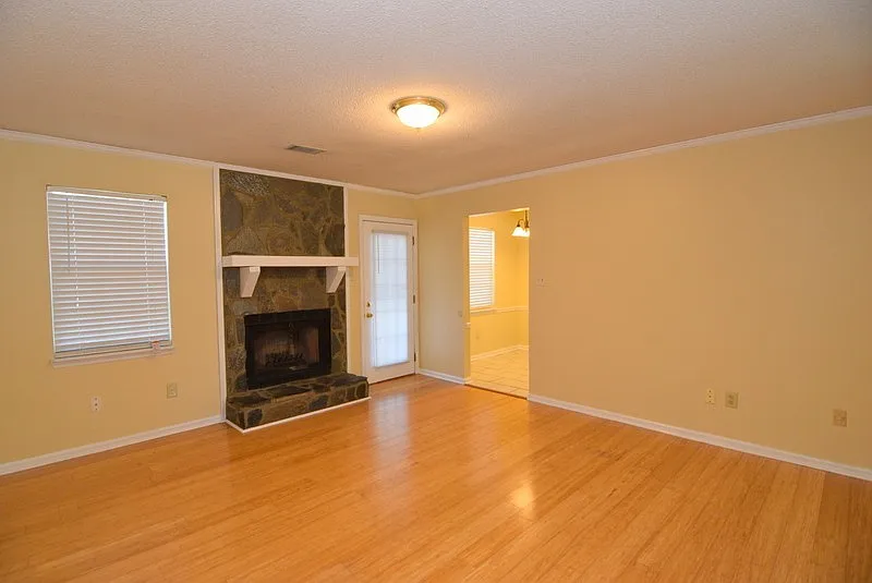 Columbia County 3 Bed/2 Bath w/ Fenced Back Yard — Photo 4
