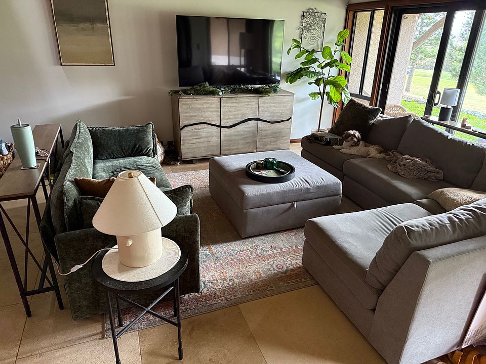 Living room w/ furniture