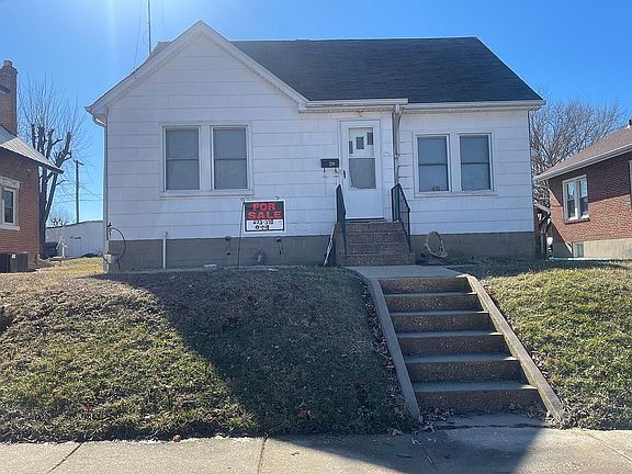 2nd image of 210 E Washington Ave