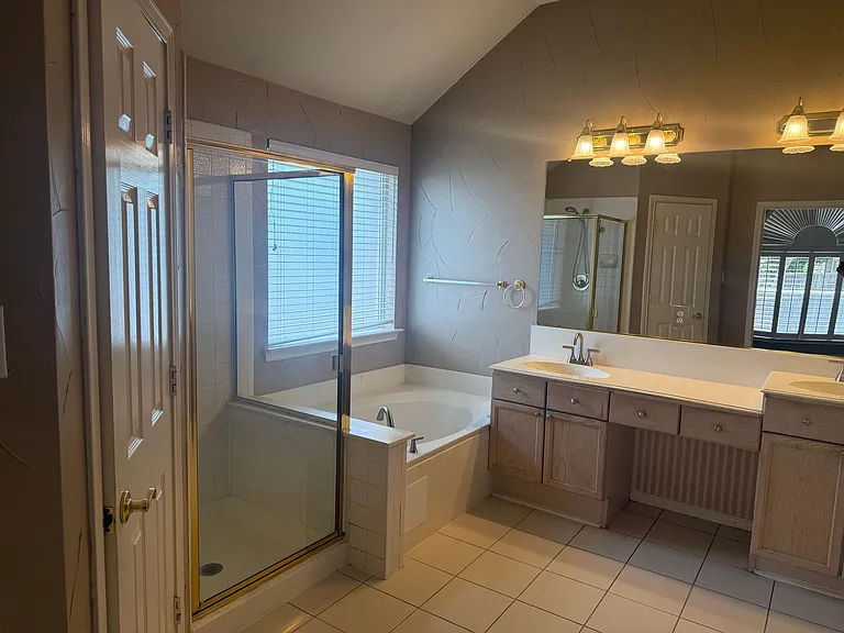 9200 Fairwood Ct — Photo 9