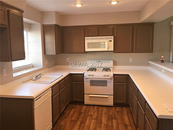 3rd image of 9267 Scenic Mountain Ln