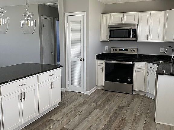 3rd image of 500 Sadler Dr