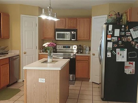 3rd image of 722 Sunset Cove Dr