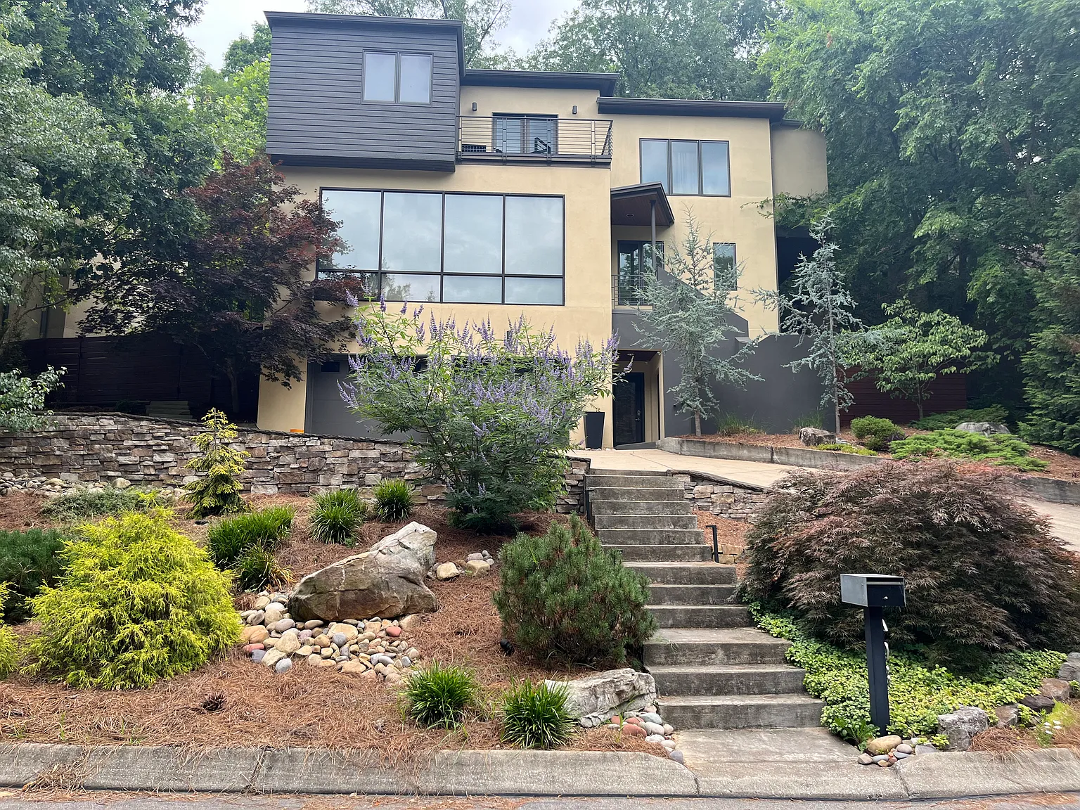 408 Valley Trace Dr — Photo 2