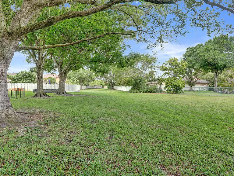 12213 Melissa Way — Photo 45