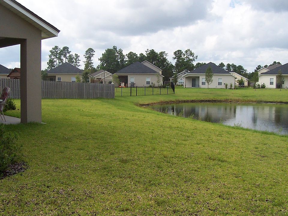 .42 Acre lakefront Cul-du-sac Lot