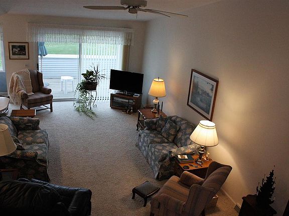 4th image of 1047 Fairfield Dr #1