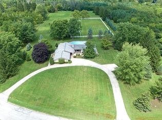 26628 W Country Estates Rd, Barrington, IL 60010