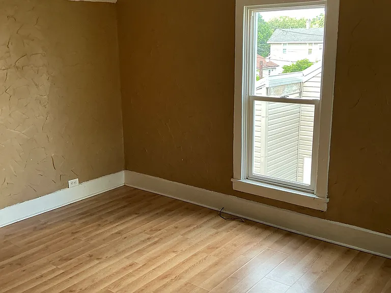 38 Richmond Ave — Photo 2