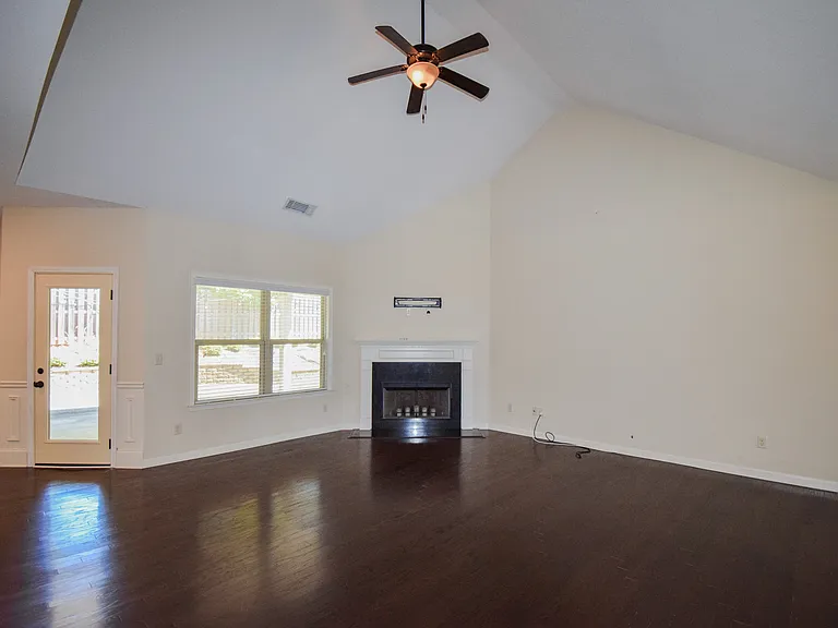 1369 Cloverbrook Cir — Photo 9