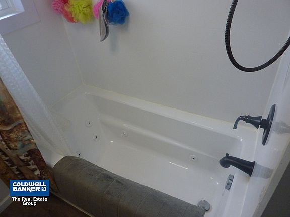 Jetted Tub & Bluetooth in Bathroom