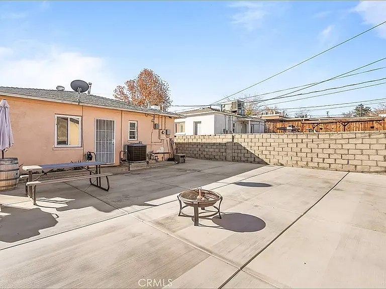 16738 Merrill St — Photo 11