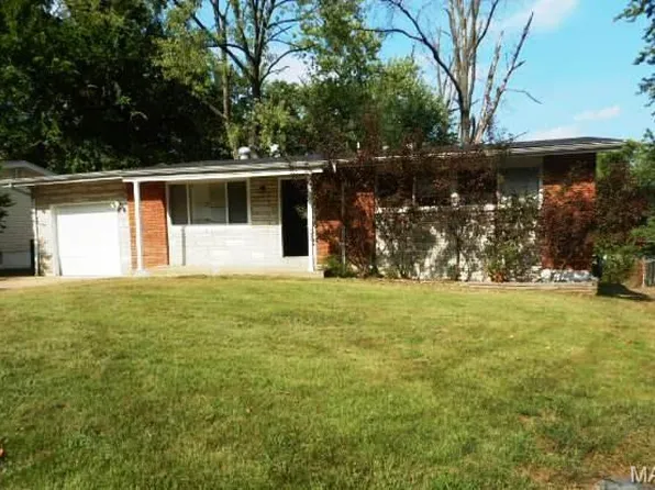 10230 Green Valley Dr, Saint Louis, MO 63136