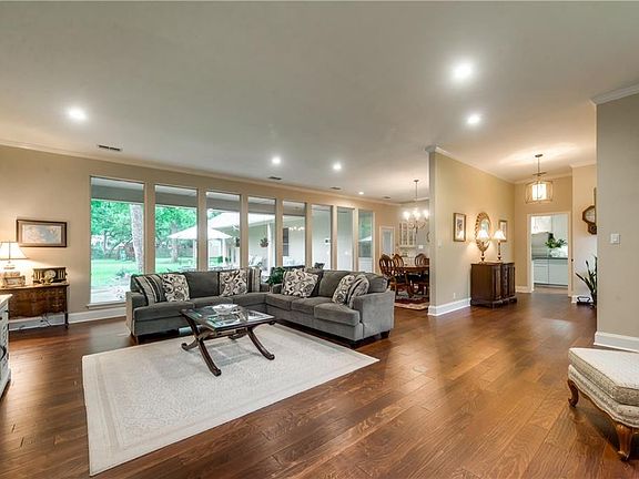 5th image of 165 Canyon Oaks Dr