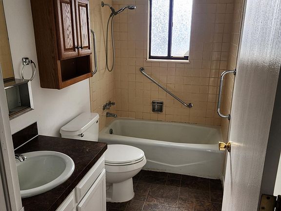 Beautiful full bath