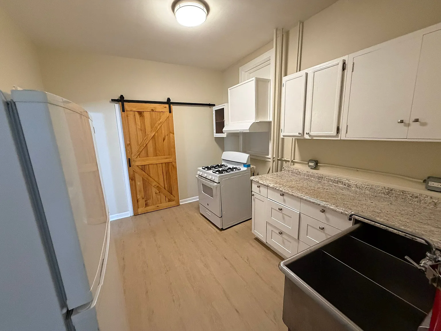 Studio, $1,025 — Photo 3