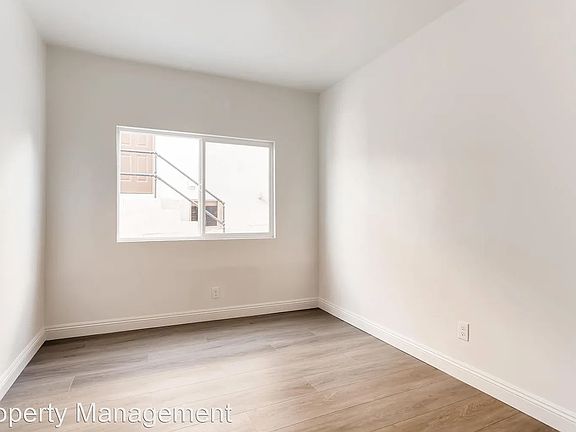 5th image of 4525 Rosewood Ave APT 3