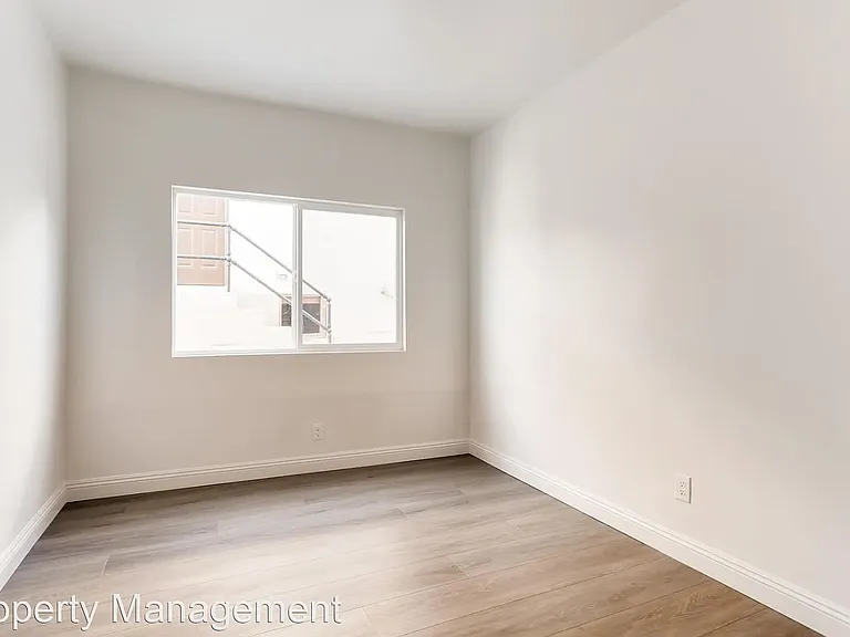 4525 Rosewood Ave #2 — Photo 5