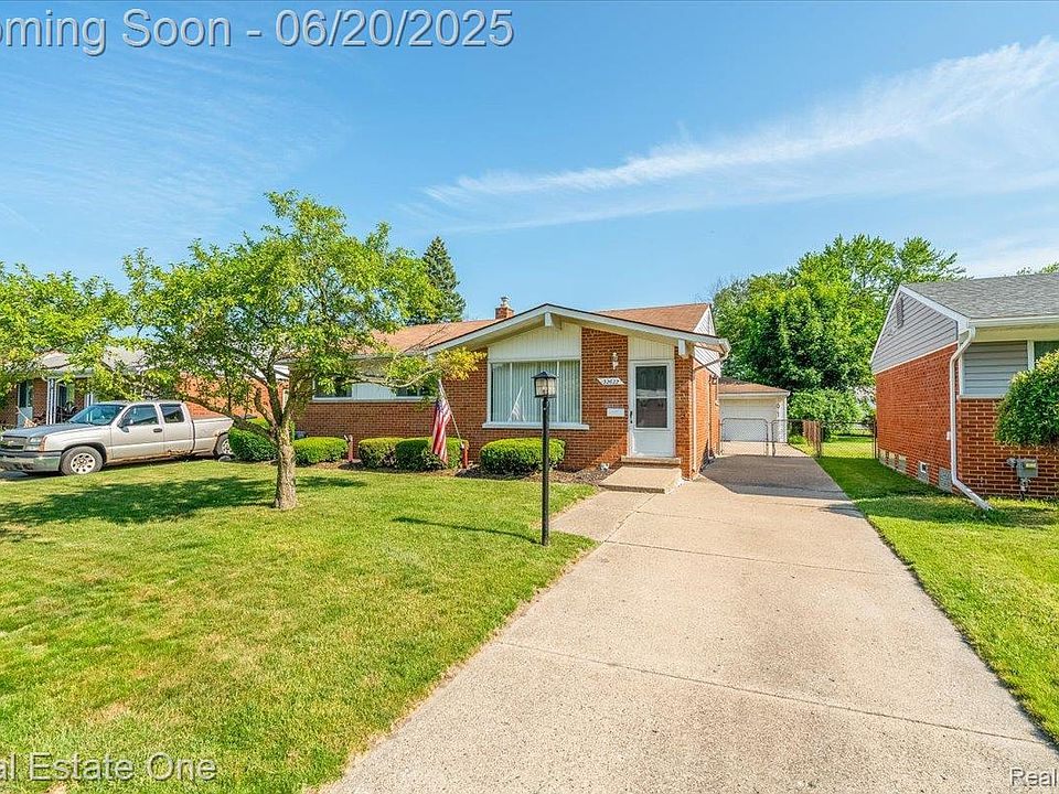 1st image of 32622 Parkwood St