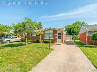 32622 Parkwood St, Westland, MI 48186