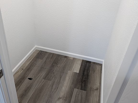 3rd image of 434 Morse Ave #3