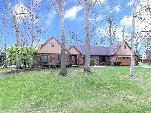 3rd image of 26908 Woodland Ct W