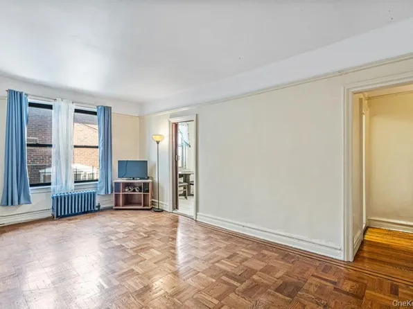 155-17 Sanford Avenue image 9 of 17