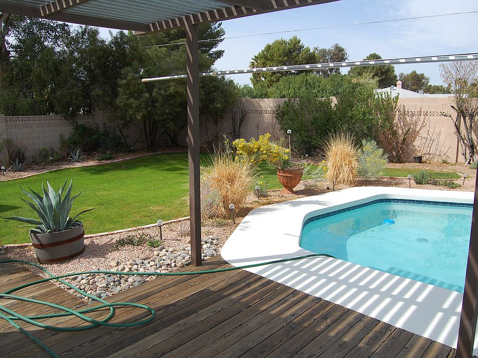 Outside view pool/garden